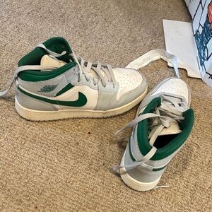 Nike Green and White Women's Sneakers